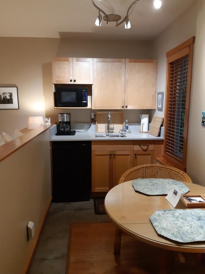 Reef Point Oceanfront Bed And Breakfast Ucluelet Exteriör bild