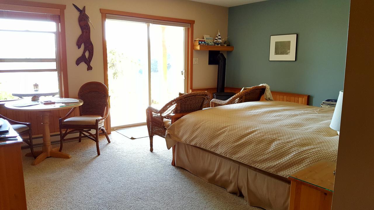 Reef Point Oceanfront Bed And Breakfast Ucluelet Exteriör bild